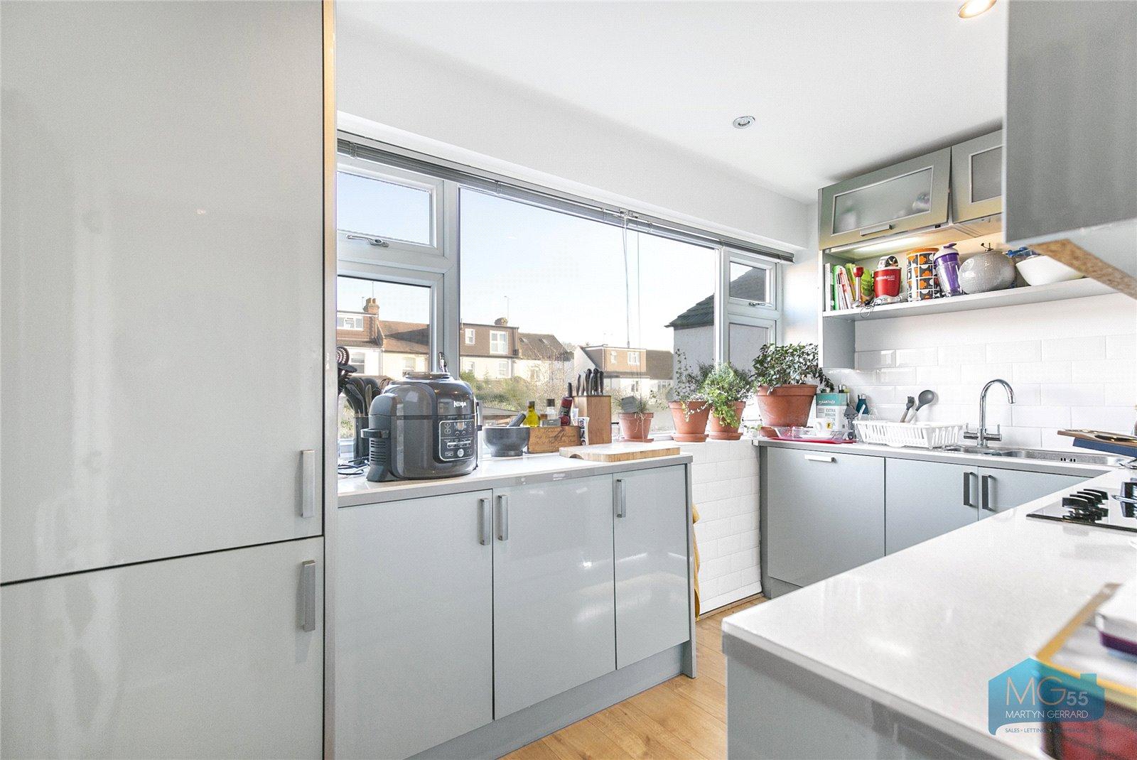 2 bedroom Apartment to rent - Martyn Gerrard