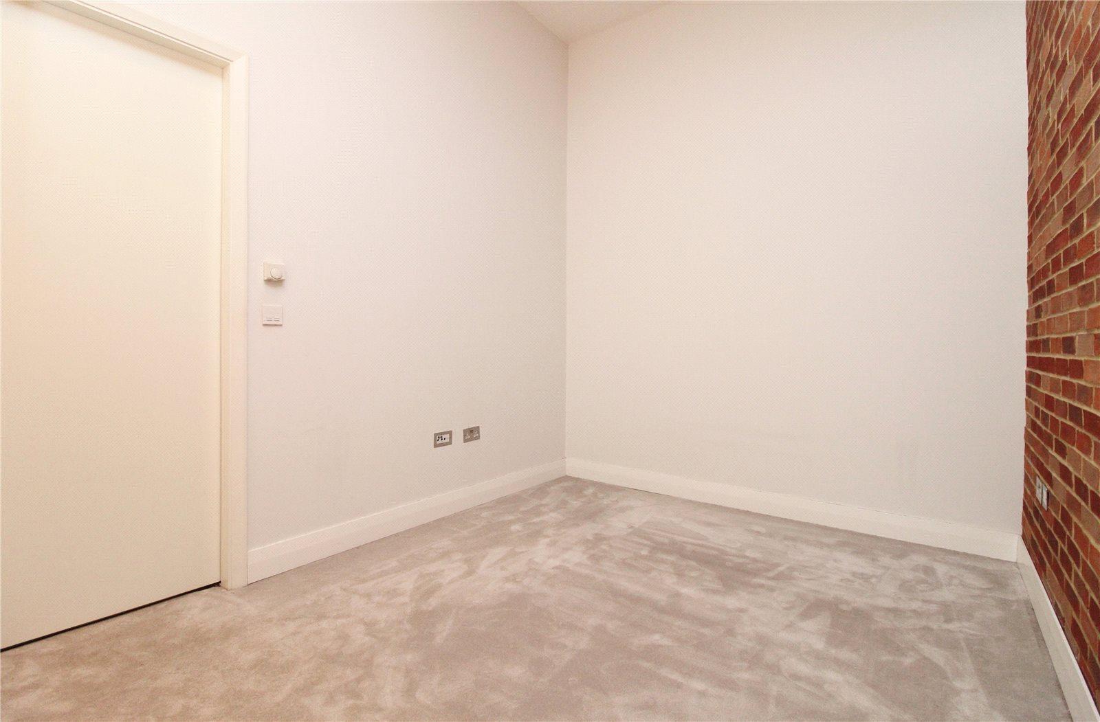 1 bedroom Ground Floor Flat to rent - Martyn Gerrard
