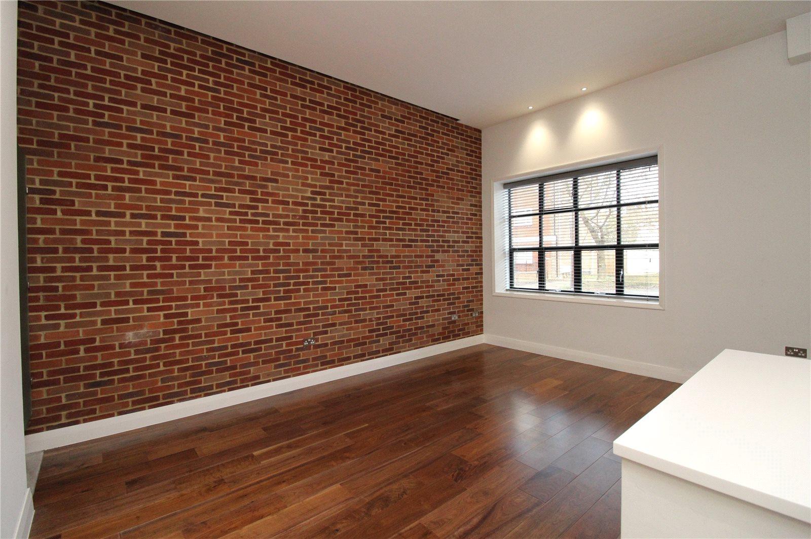 1 bedroom Ground Floor Flat to rent - Martyn Gerrard
