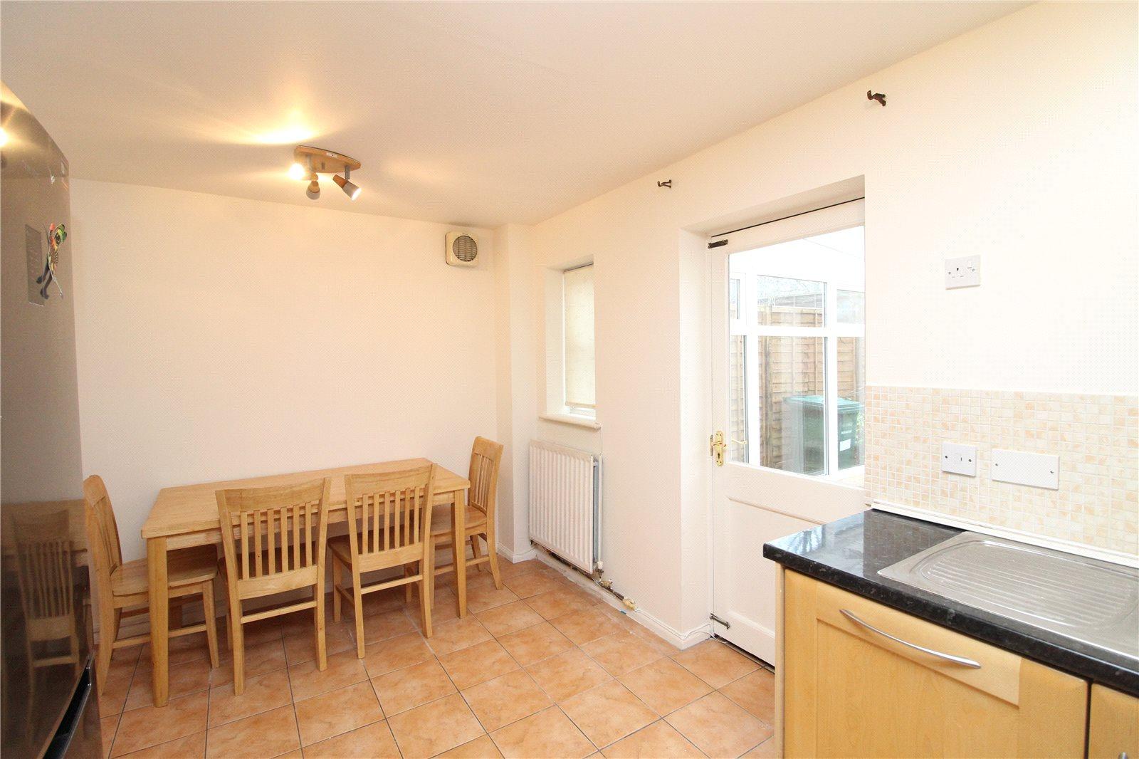 3 bedroom Semi-Detached House to rent - Martyn Gerrard