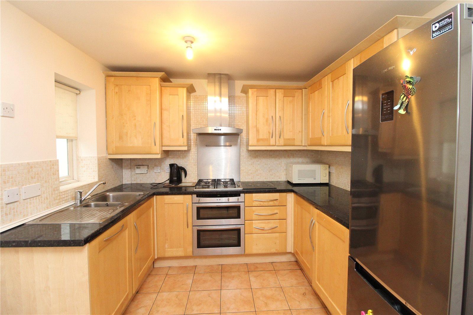 3 bedroom Semi-Detached House to rent - Martyn Gerrard
