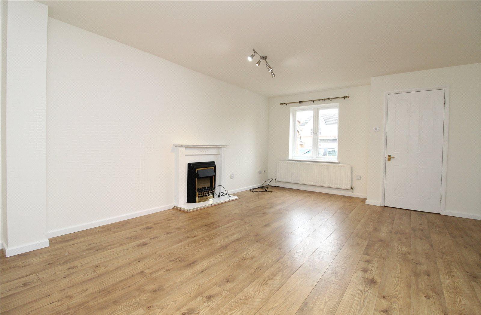 3 bedroom Semi-Detached House to rent - Martyn Gerrard