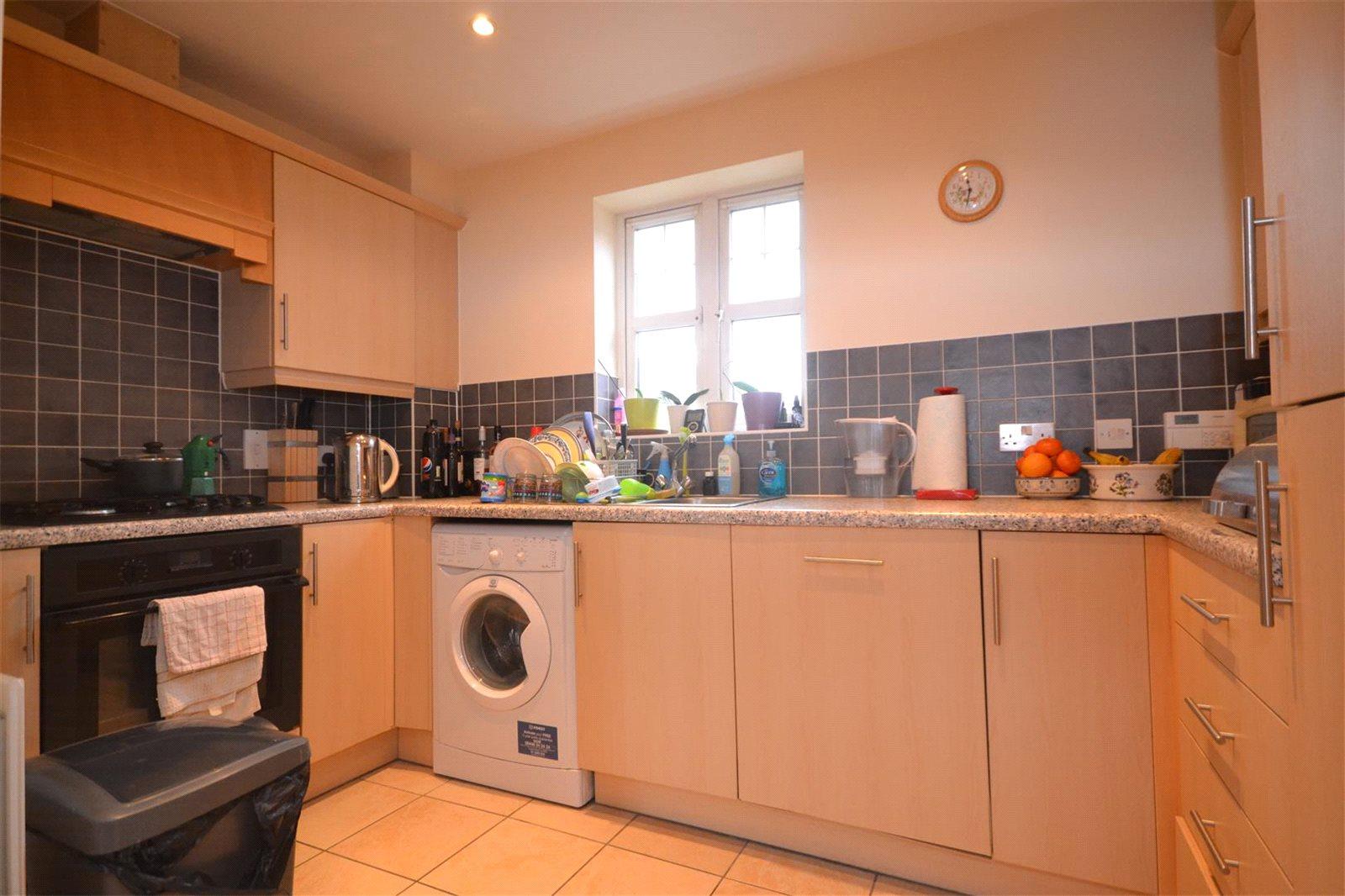 2 bedroom Apartment to rent - Martyn Gerrard