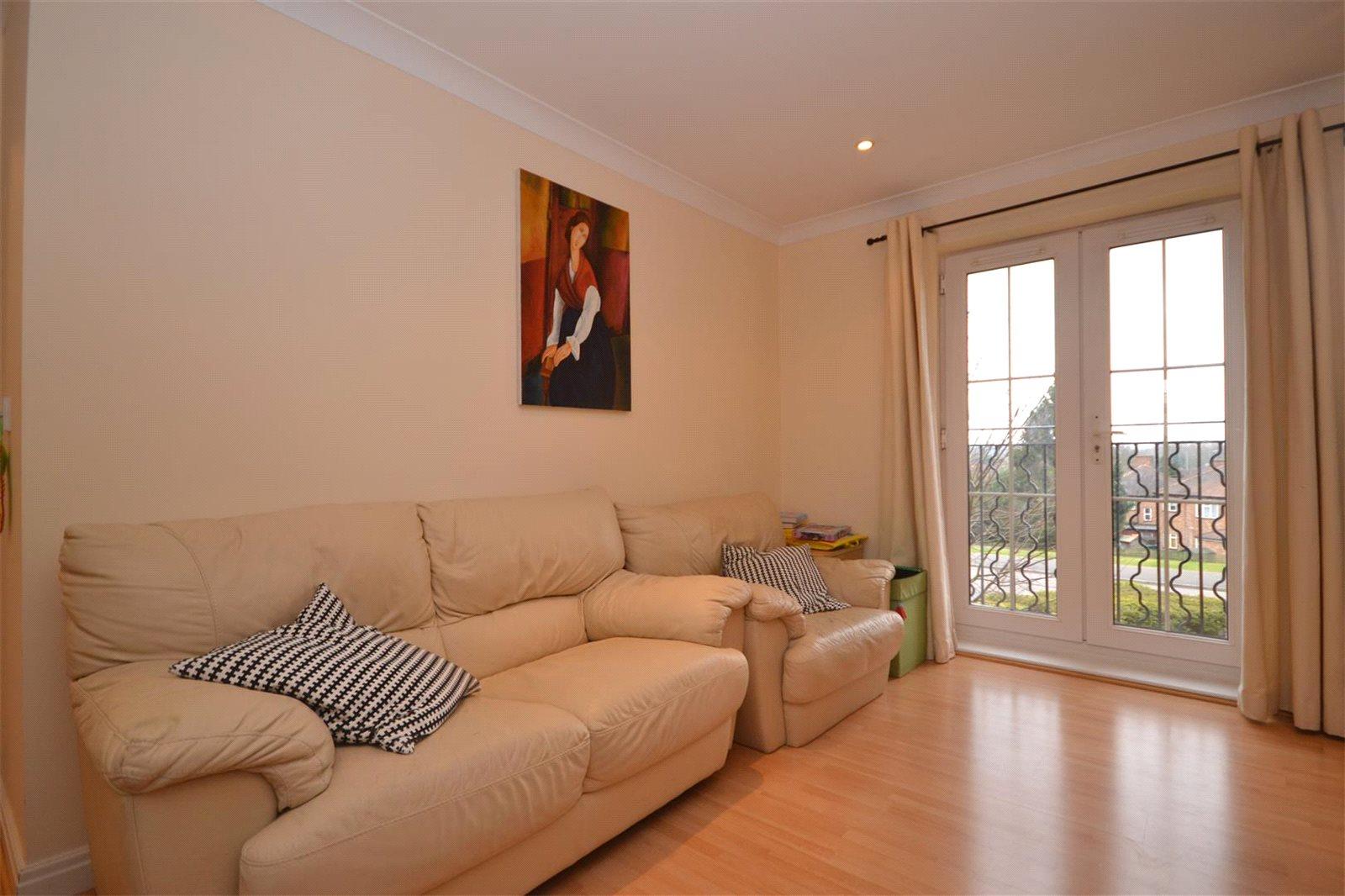 2 bedroom Apartment to rent - Martyn Gerrard