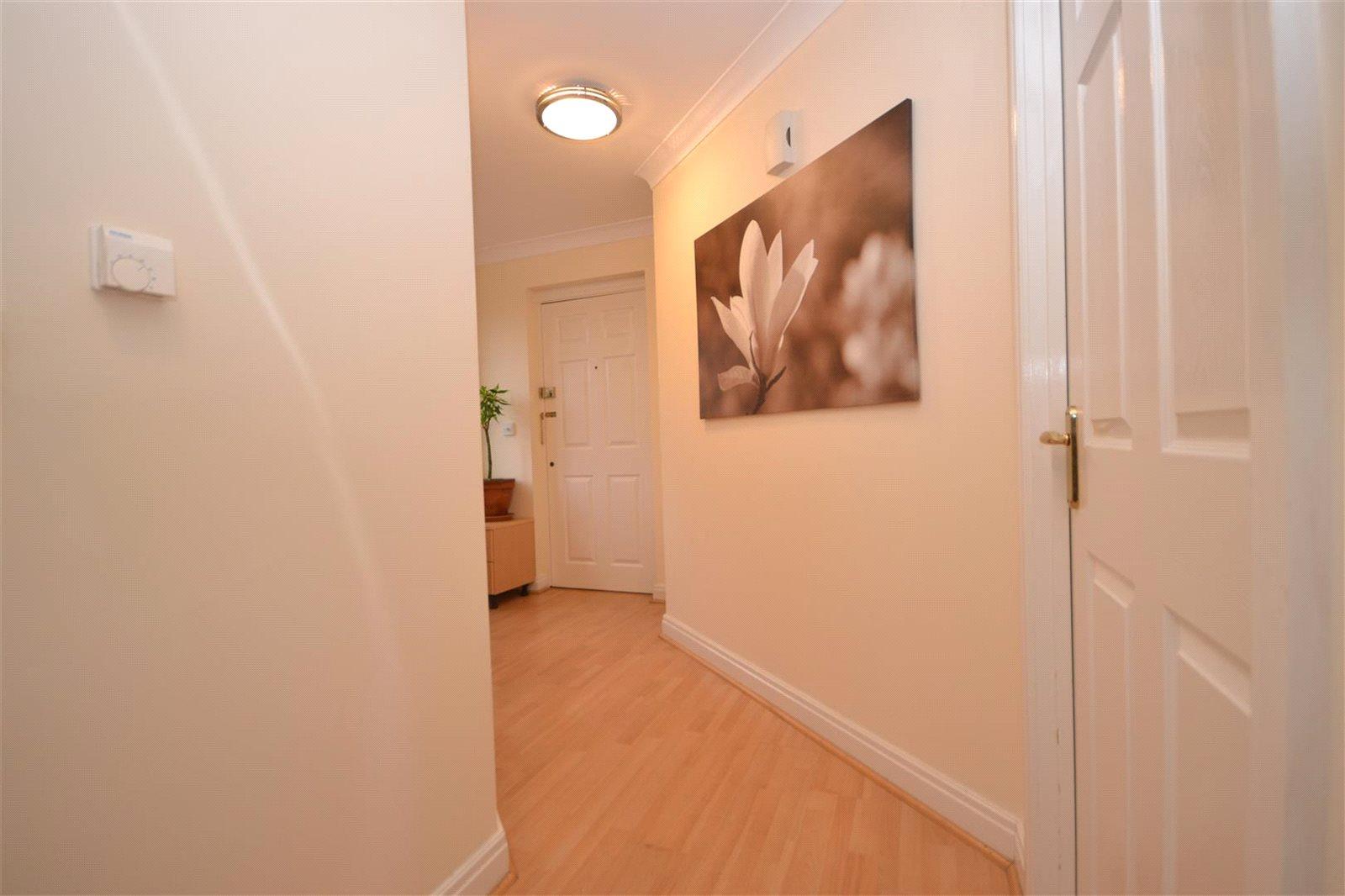 2 bedroom Apartment to rent - Martyn Gerrard