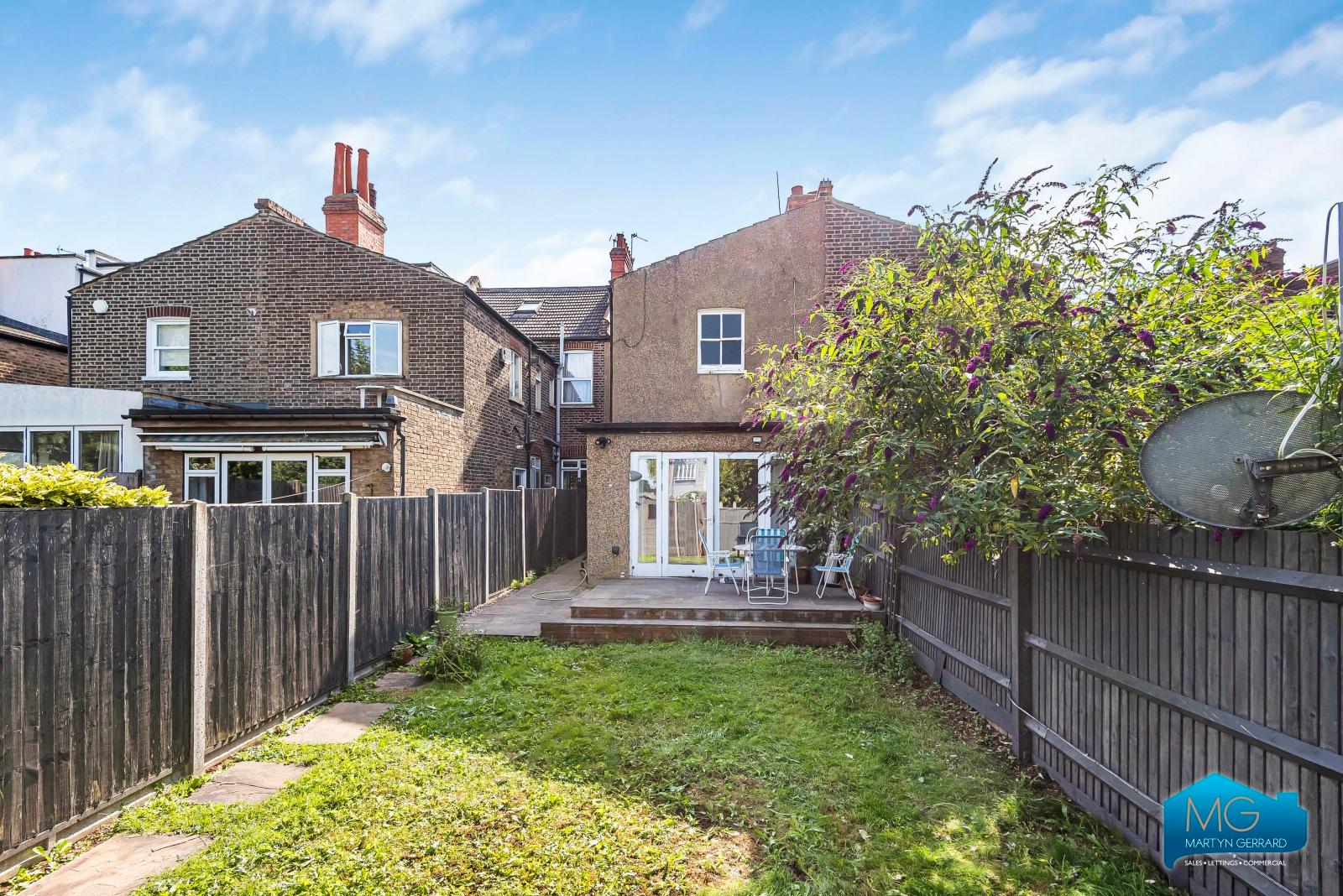 2 bedroom Ground Floor Flat to rent - Martyn Gerrard