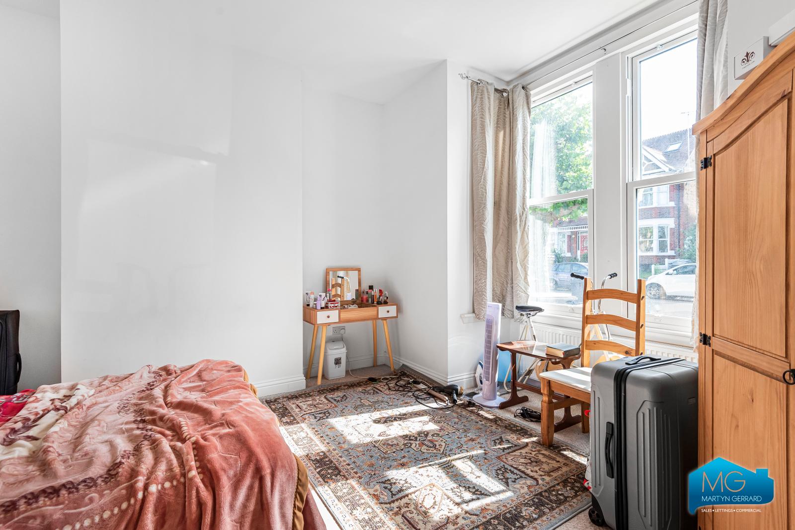 2 bedroom Ground Floor Flat to rent - Martyn Gerrard