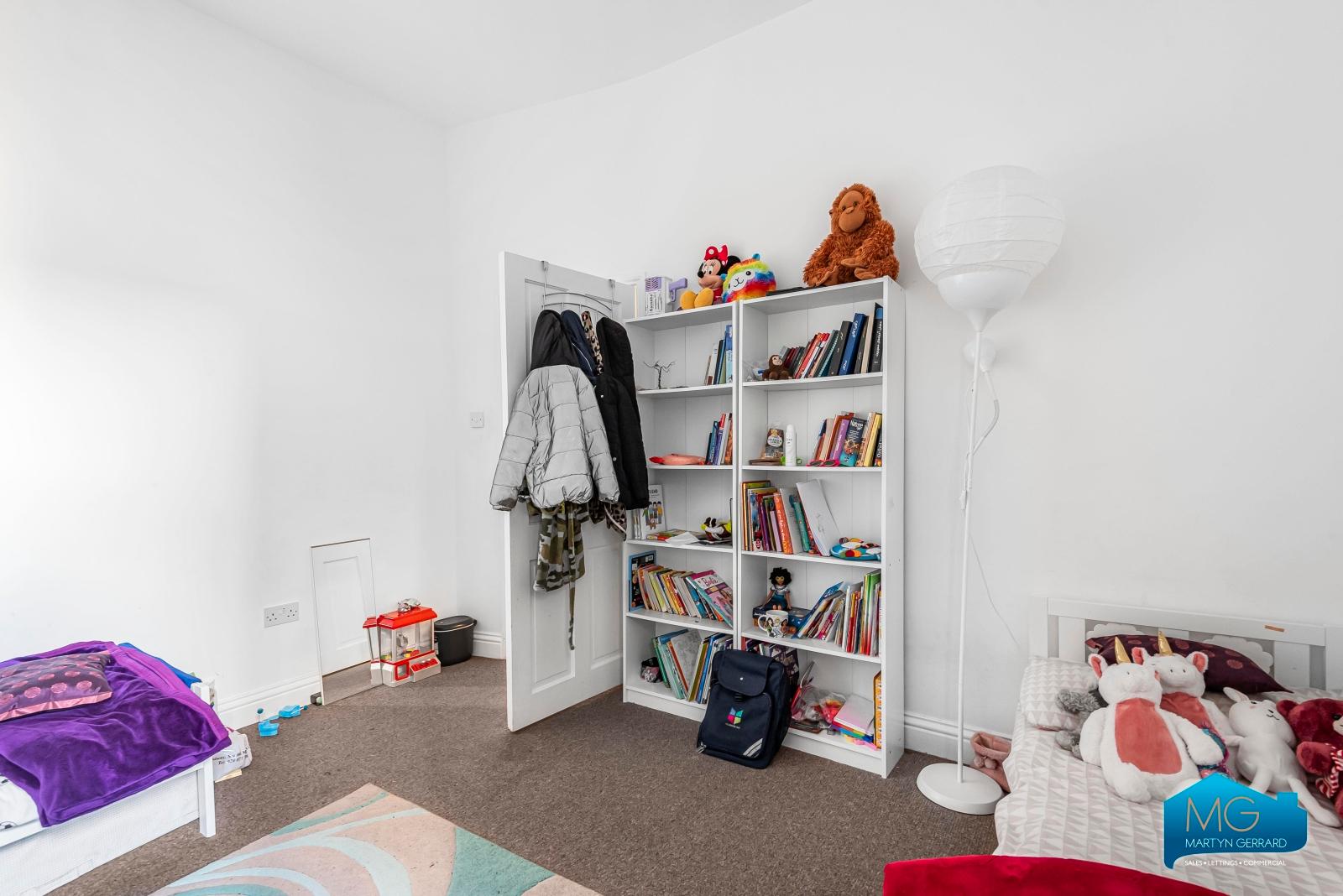 2 bedroom Ground Floor Flat to rent - Martyn Gerrard