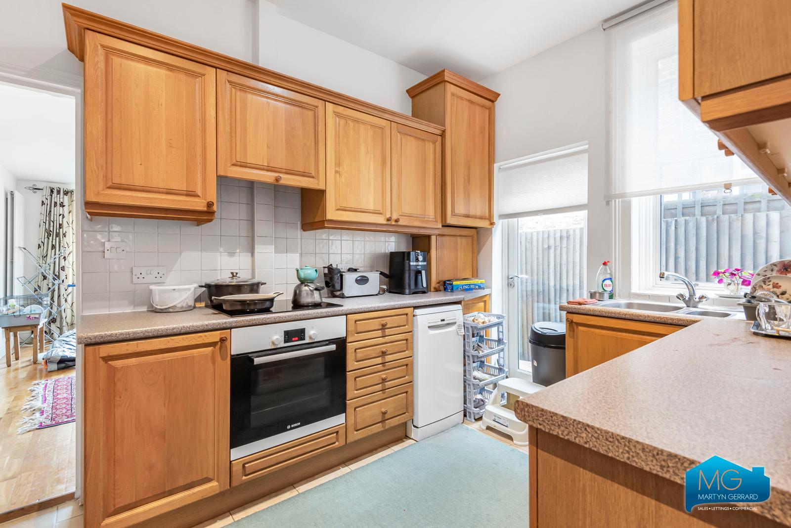2 bedroom Ground Floor Flat to rent - Martyn Gerrard