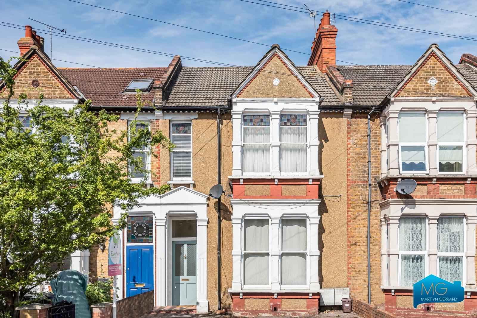2 bedroom Ground Floor Flat to rent - Martyn Gerrard