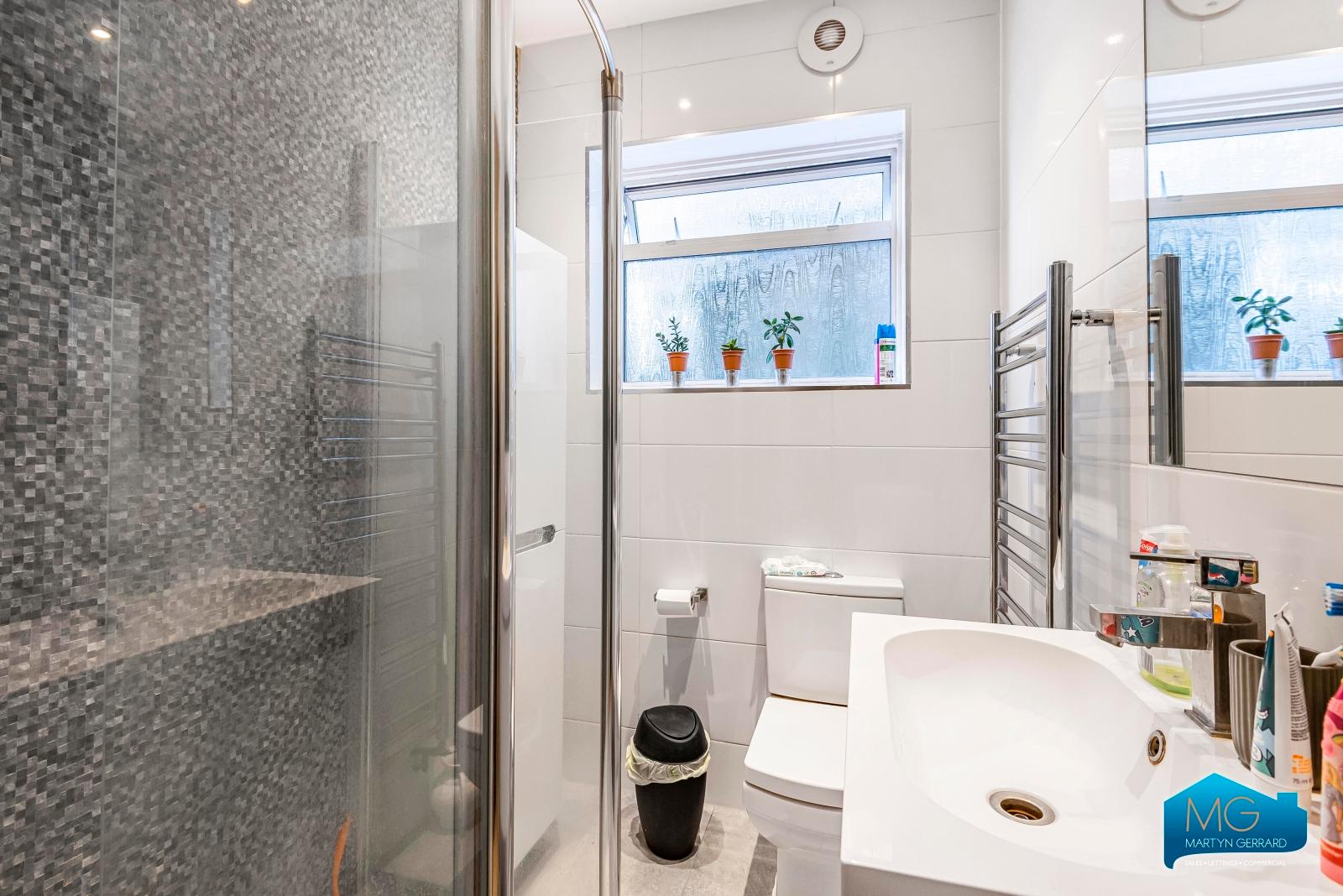 2 bedroom Ground Floor Flat to rent - Martyn Gerrard