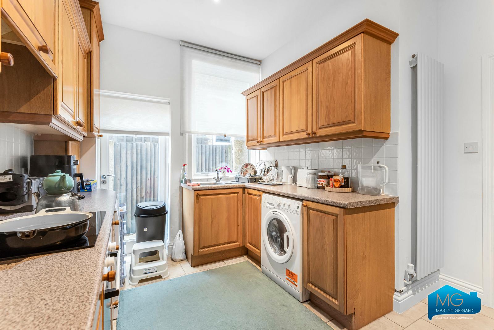 2 bedroom Ground Floor Flat to rent - Martyn Gerrard