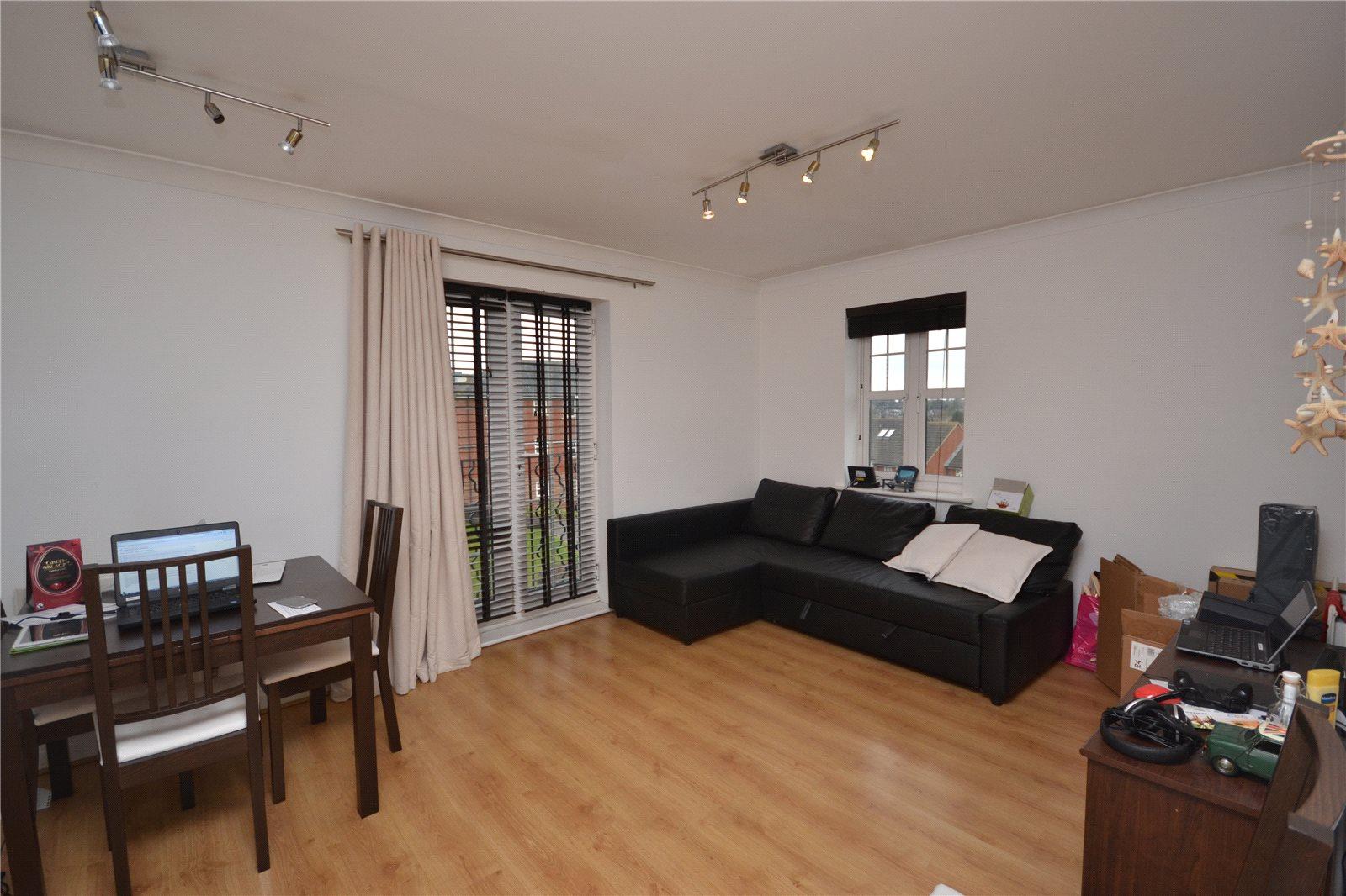 2 bedroom Apartment to rent - Martyn Gerrard