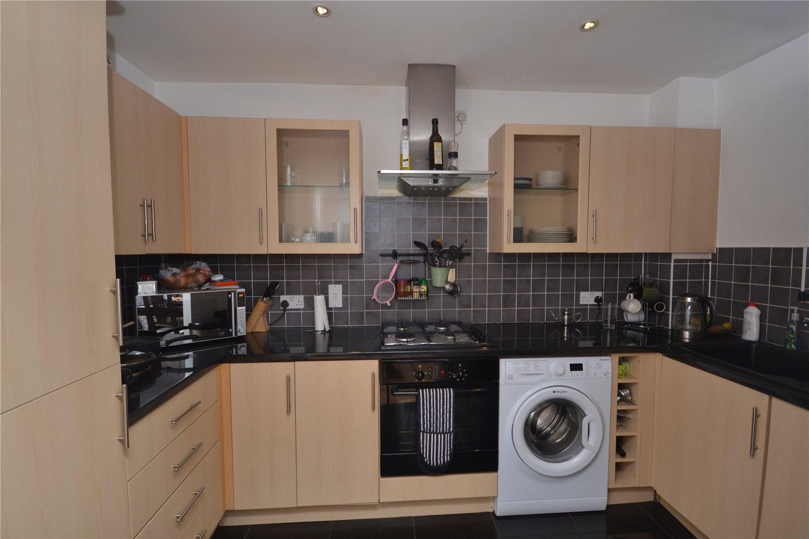 2 bedroom Apartment to rent - Martyn Gerrard