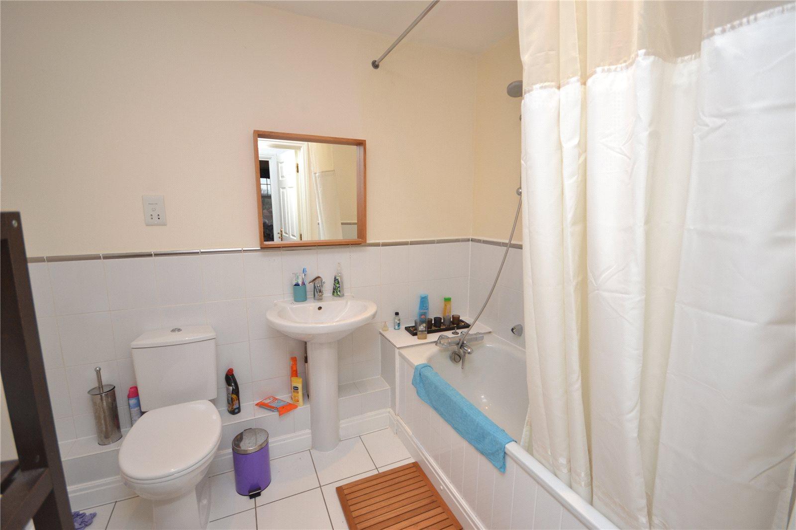 2 bedroom Apartment to rent - Martyn Gerrard