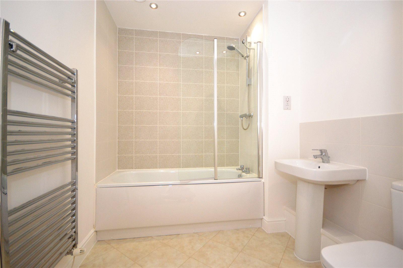 2 bedroom Apartment to rent + ' - Martyn Gerrard