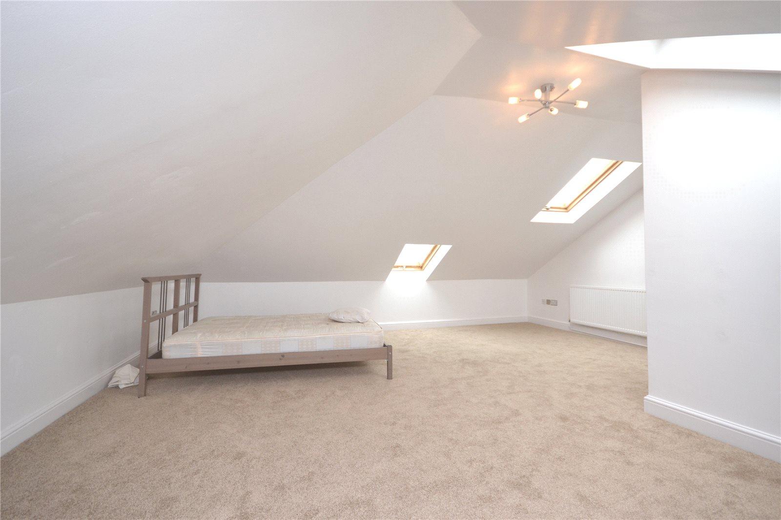 4 bedroom Semi-Detached House to rent - Martyn Gerrard