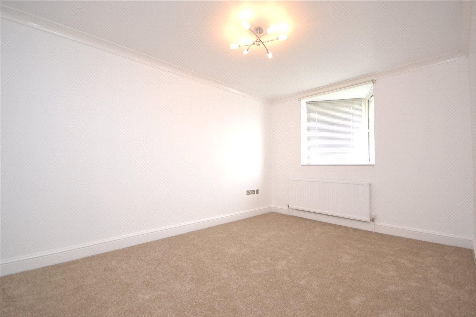 4 bedroom Semi-Detached House to rent - Martyn Gerrard