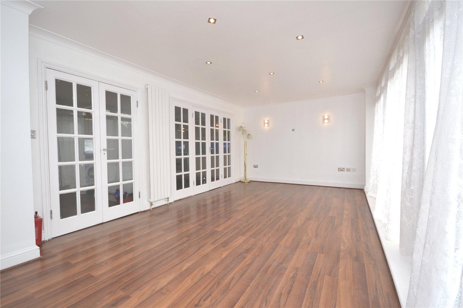 4 bedroom Semi-Detached House to rent + ' - Martyn Gerrard