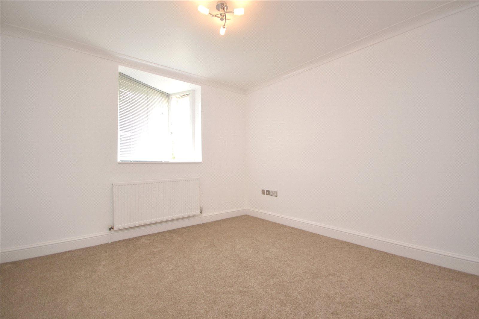 4 bedroom Semi-Detached House to rent - Martyn Gerrard
