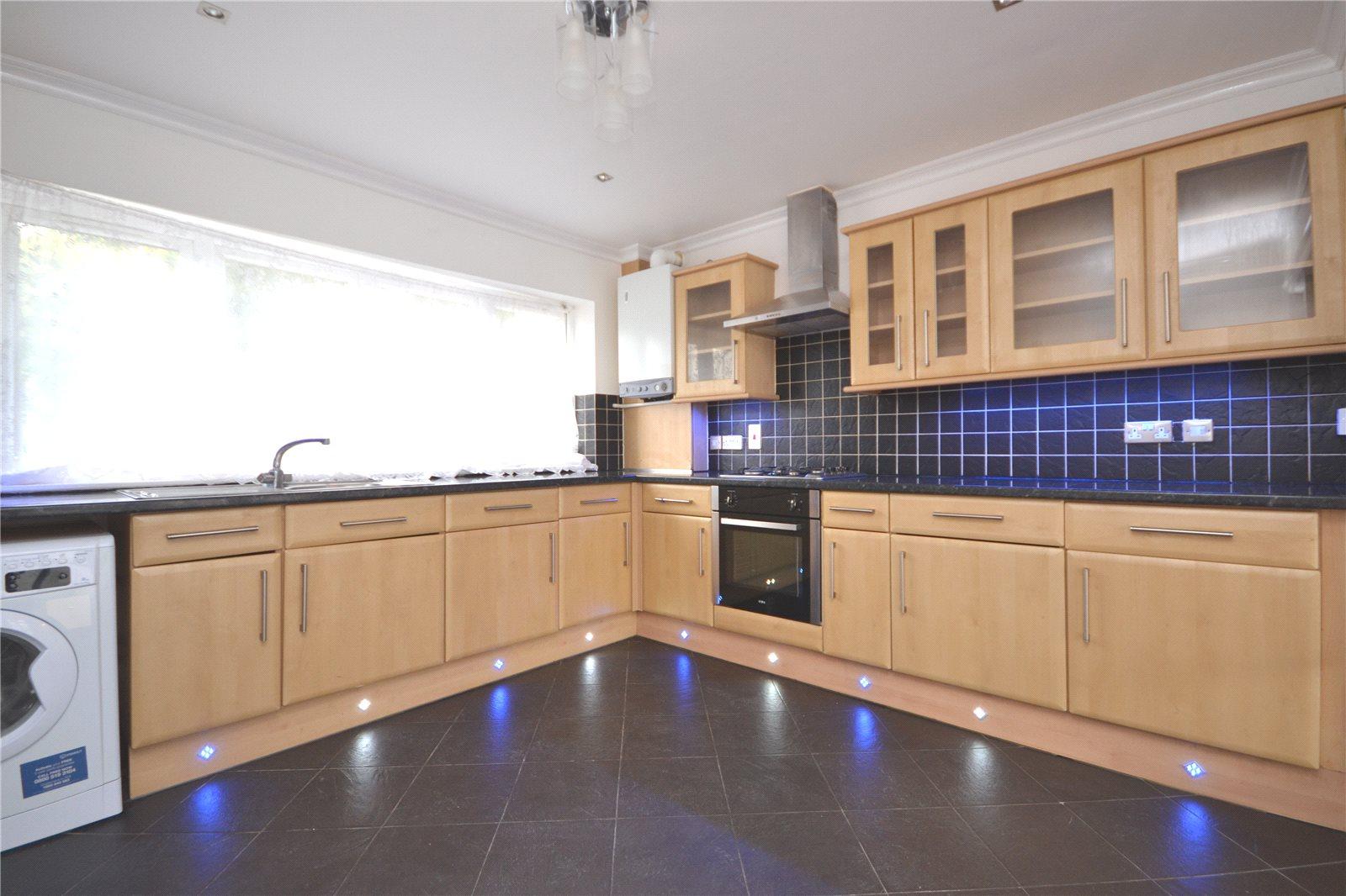 4 bedroom Semi-Detached House to rent - Martyn Gerrard