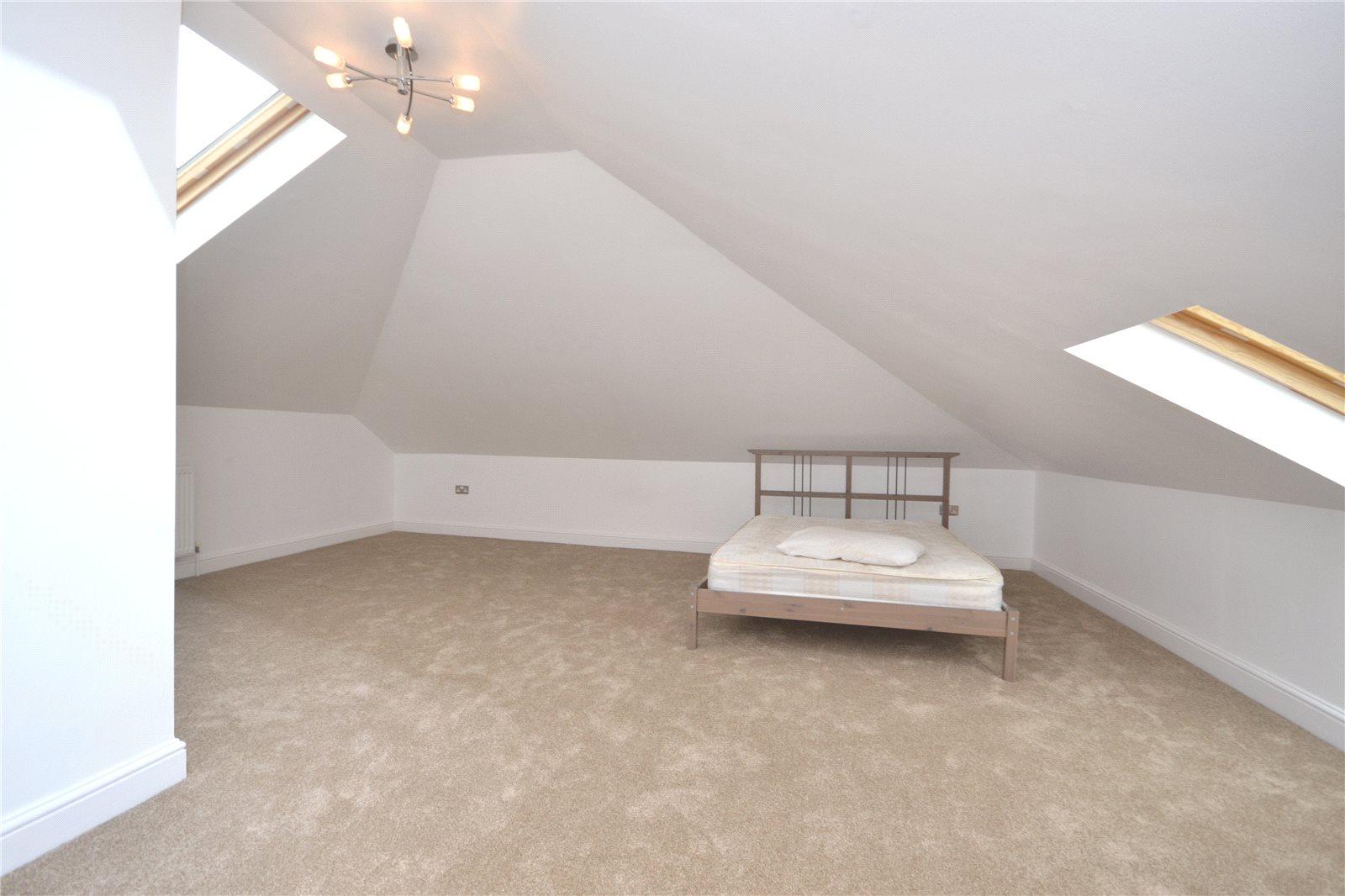 4 bedroom Semi-Detached House to rent - Martyn Gerrard