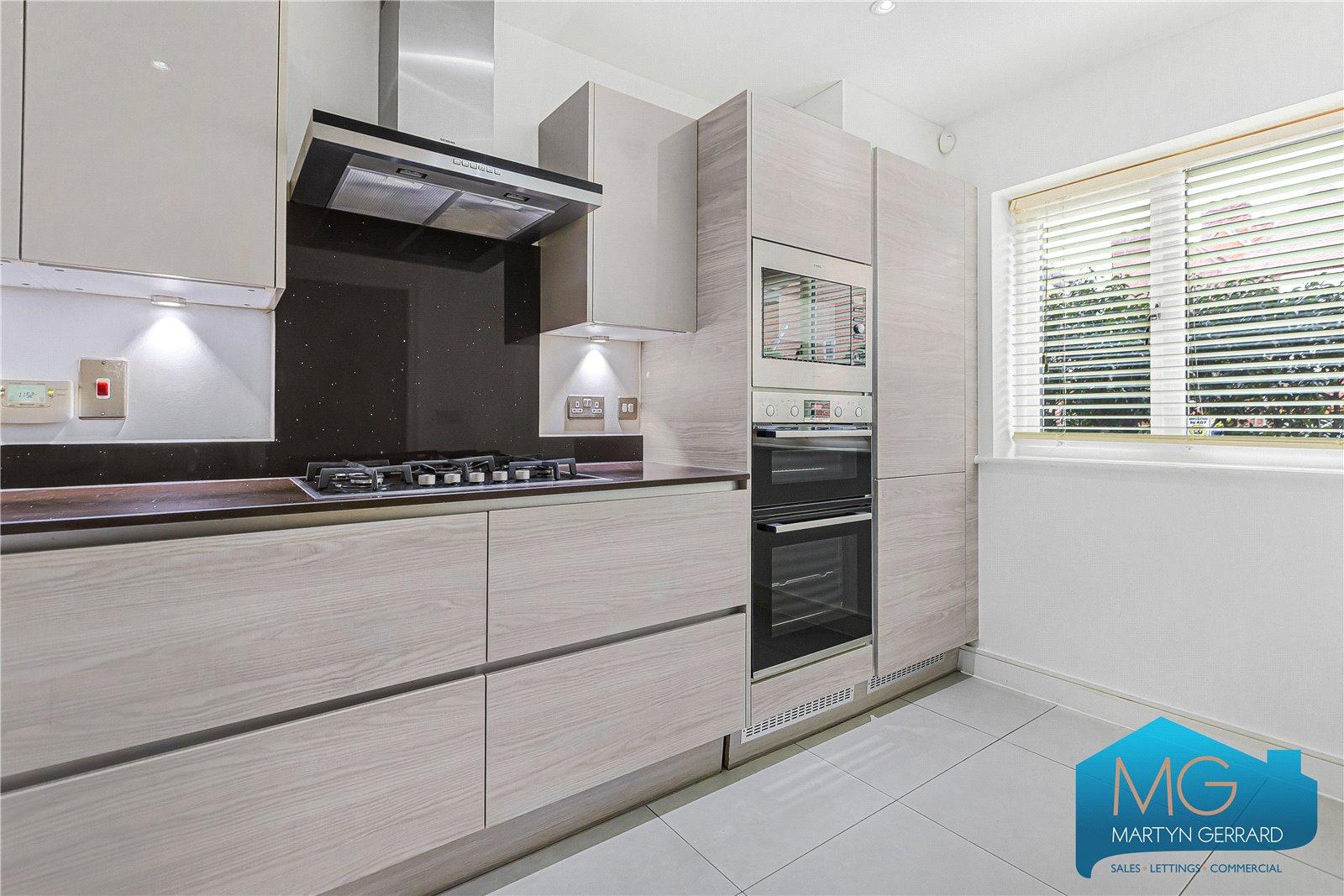 3 bedroom End of Terrace House to rent - Martyn Gerrard