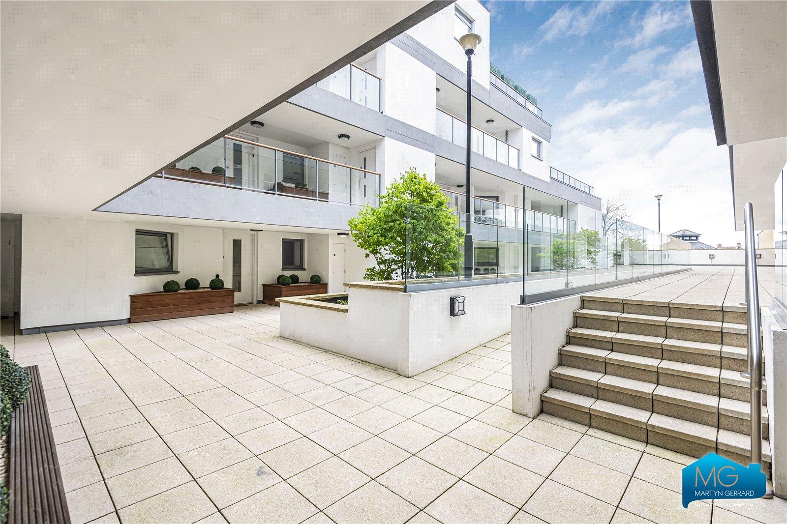 2 bedroom Apartment to rent - Martyn Gerrard