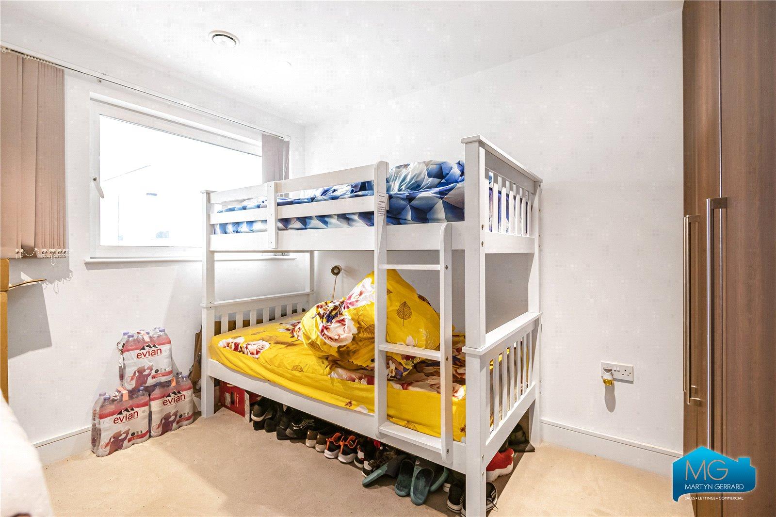 2 bedroom Apartment to rent - Martyn Gerrard