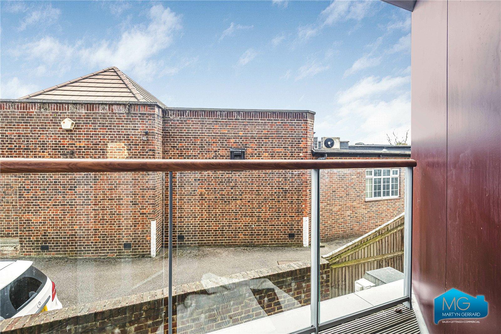 2 bedroom Apartment to rent - Martyn Gerrard