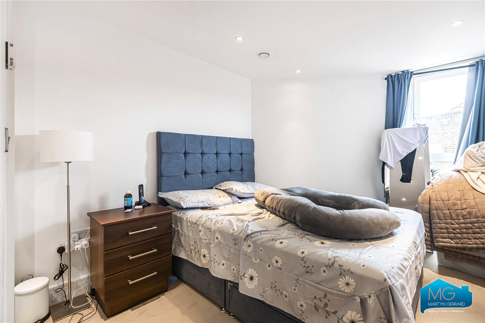 2 bedroom Apartment to rent - Martyn Gerrard