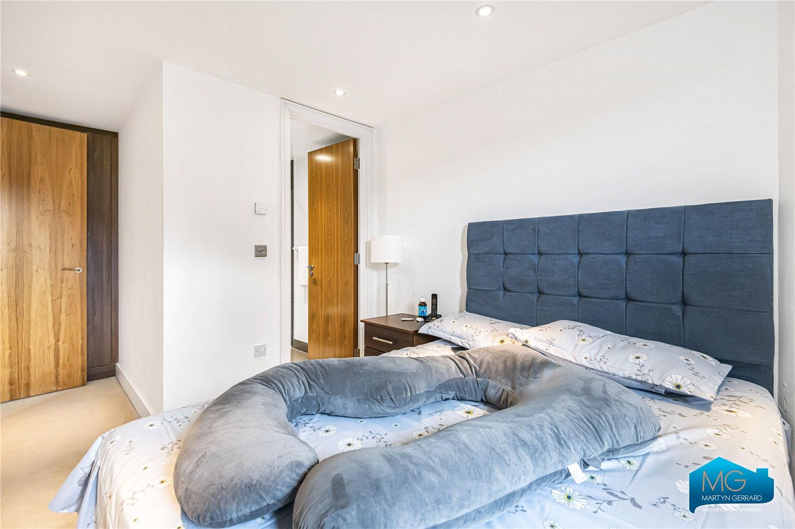 2 bedroom Apartment to rent - Martyn Gerrard