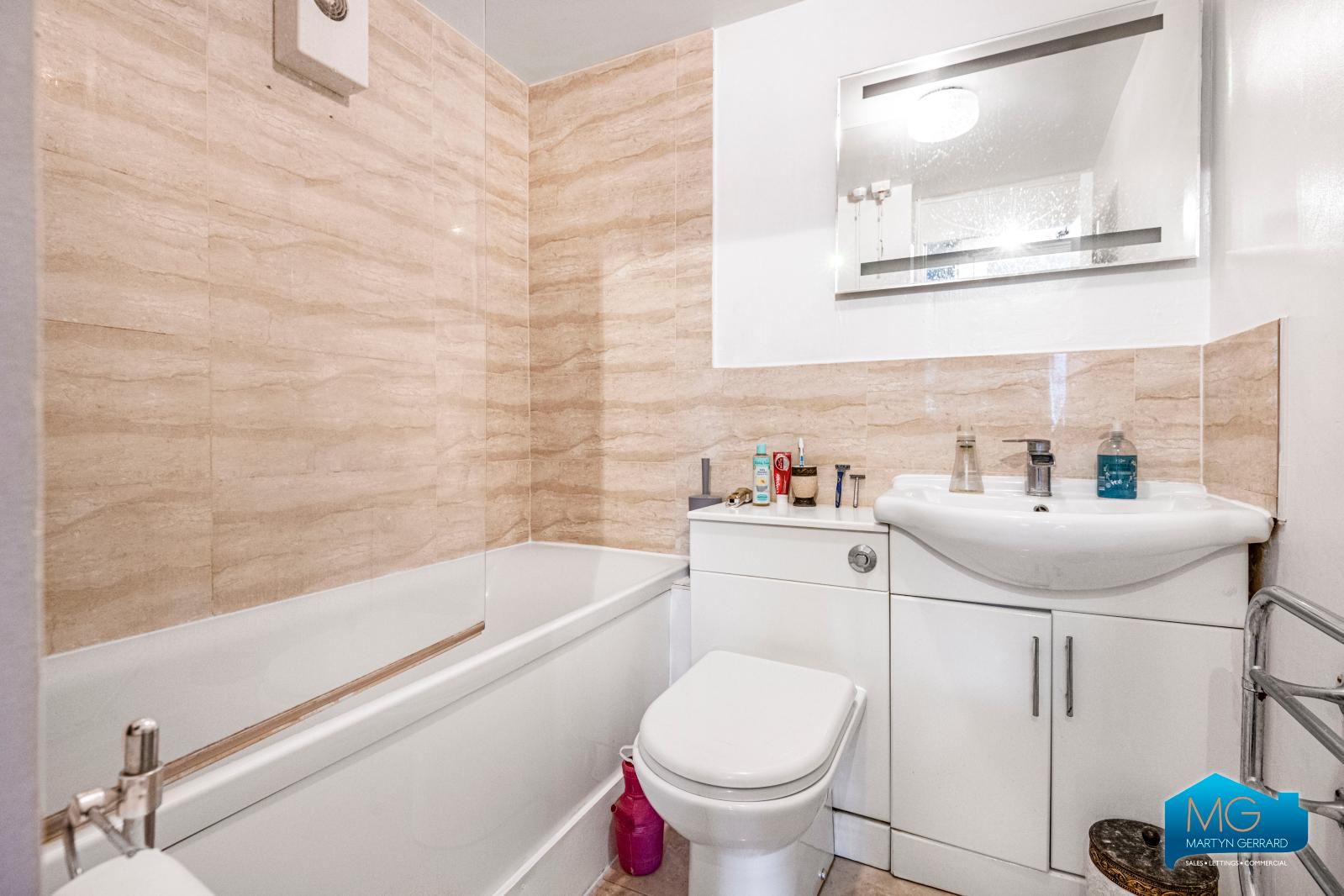 2 bedroom Apartment to rent - Martyn Gerrard