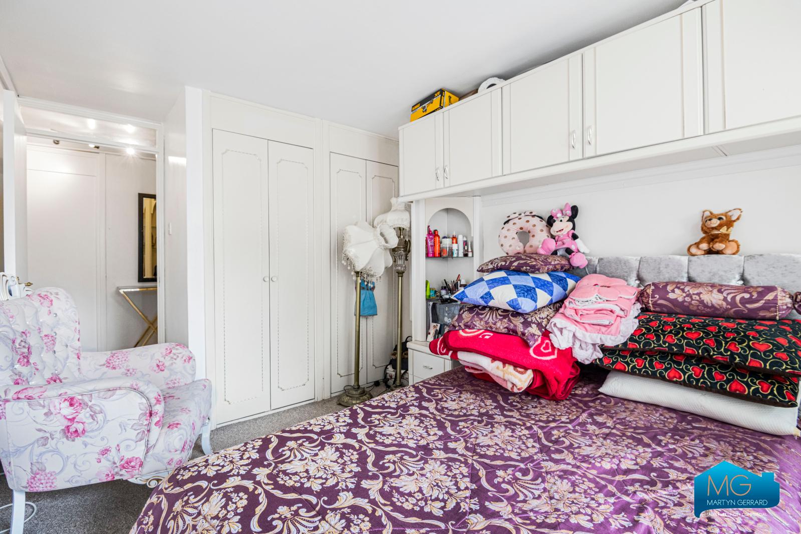 2 bedroom Apartment to rent - Martyn Gerrard