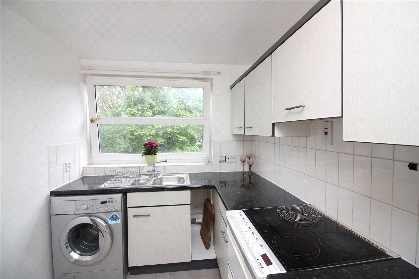 2 bedroom Apartment to rent - Martyn Gerrard