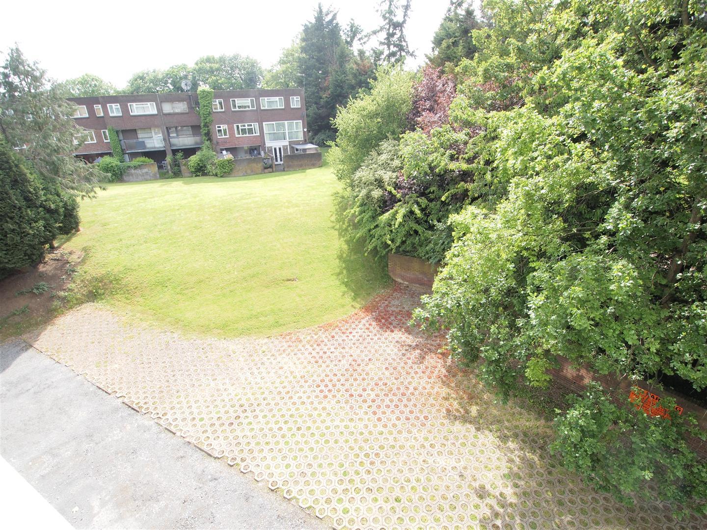 2 bedroom Apartment to rent - Martyn Gerrard