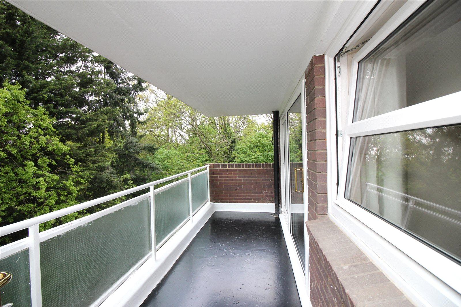 2 bedroom Apartment to rent - Martyn Gerrard