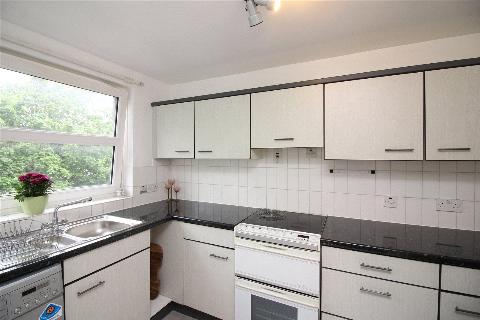 2 bedroom Apartment to rent - Martyn Gerrard