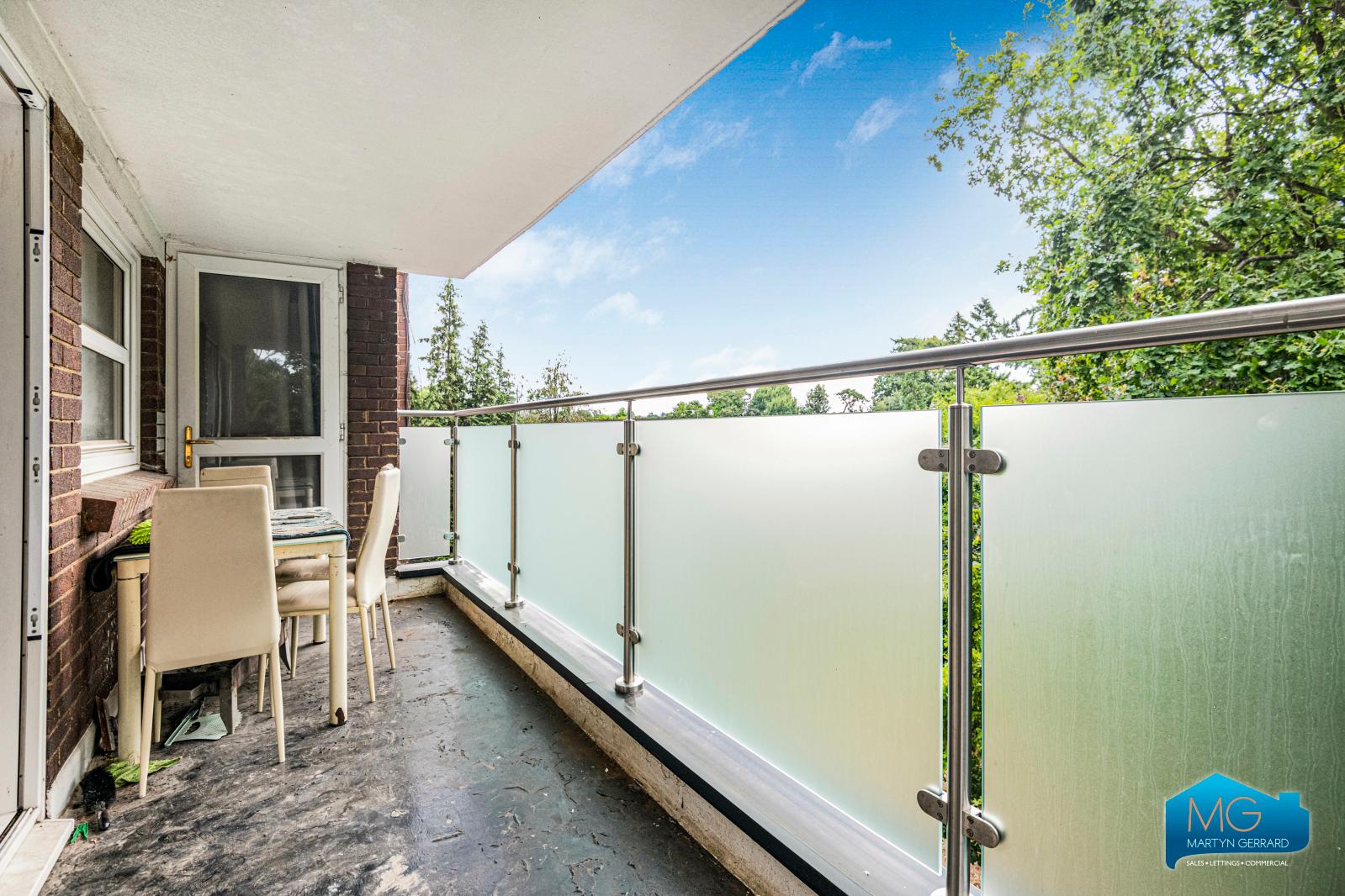 2 bedroom Apartment to rent - Martyn Gerrard
