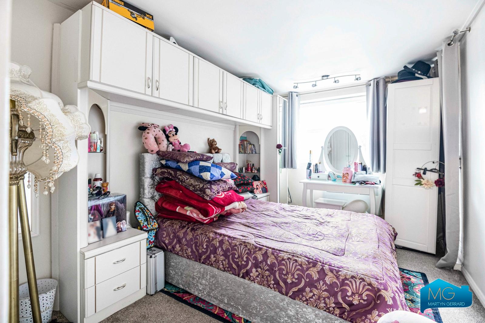 2 bedroom Apartment to rent - Martyn Gerrard