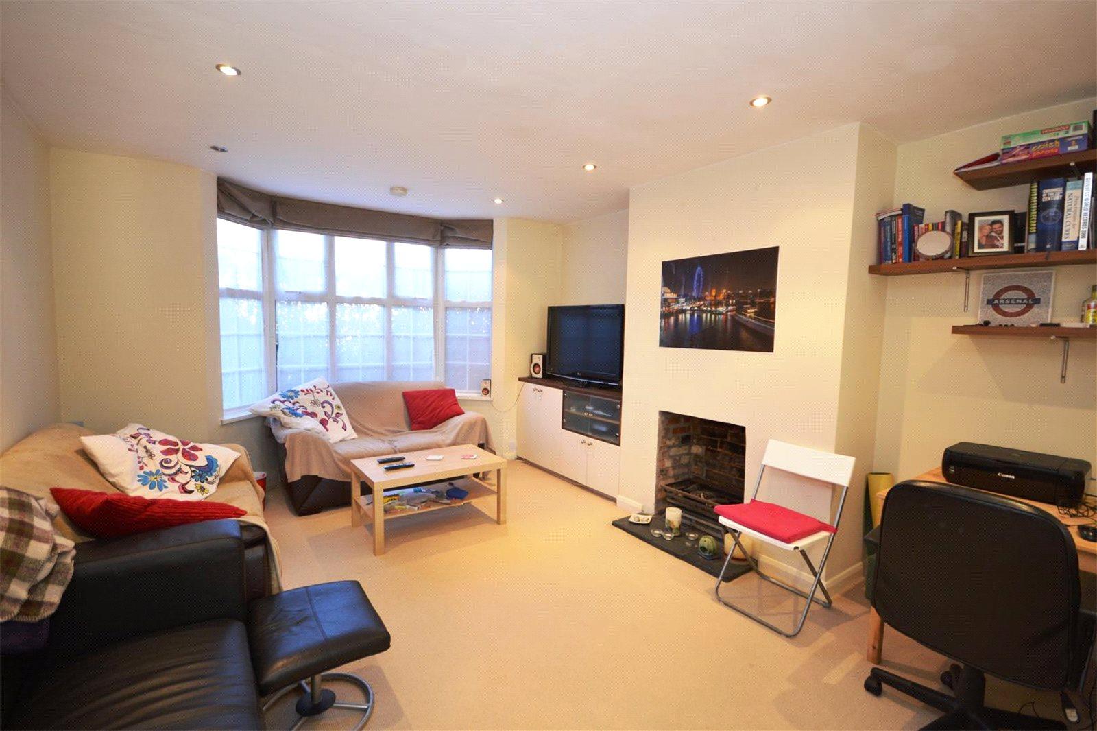 2 bedroom Ground Floor Flat to rent - Martyn Gerrard