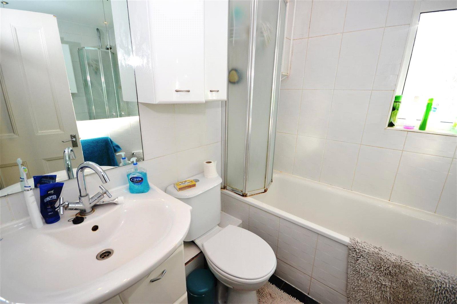 2 bedroom Ground Floor Flat to rent - Martyn Gerrard