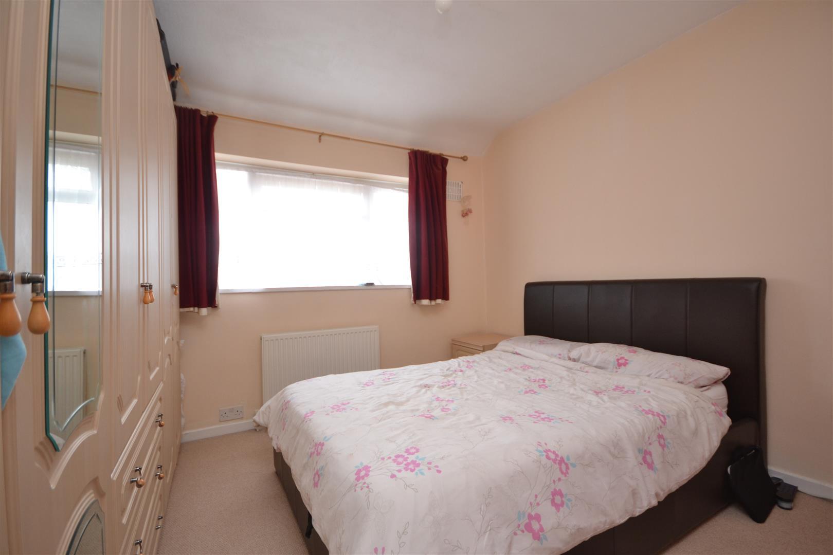 3 bedroom Semi-Detached House to rent + ' - Martyn Gerrard