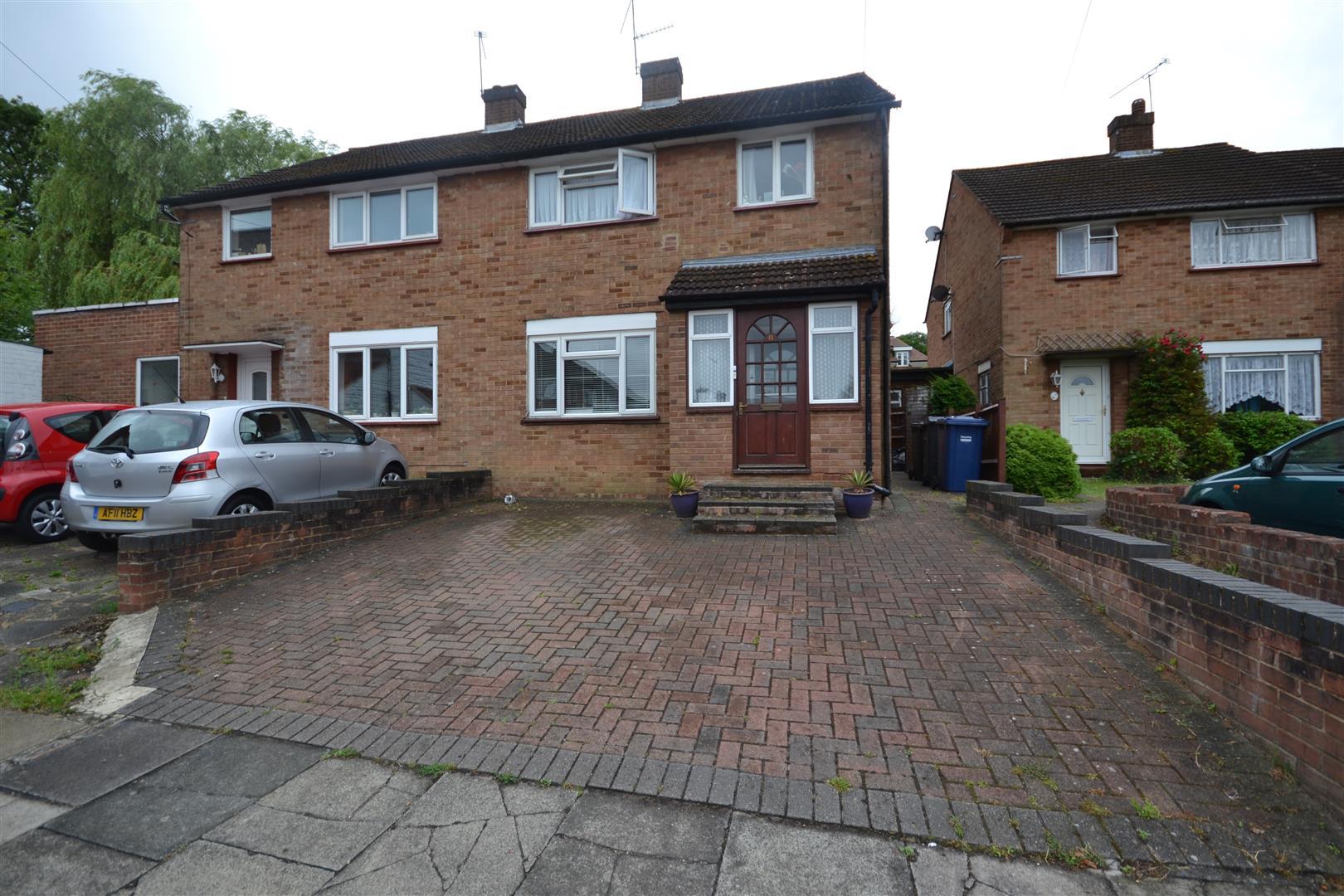 3 bedroom Semi-Detached House to rent - Martyn Gerrard