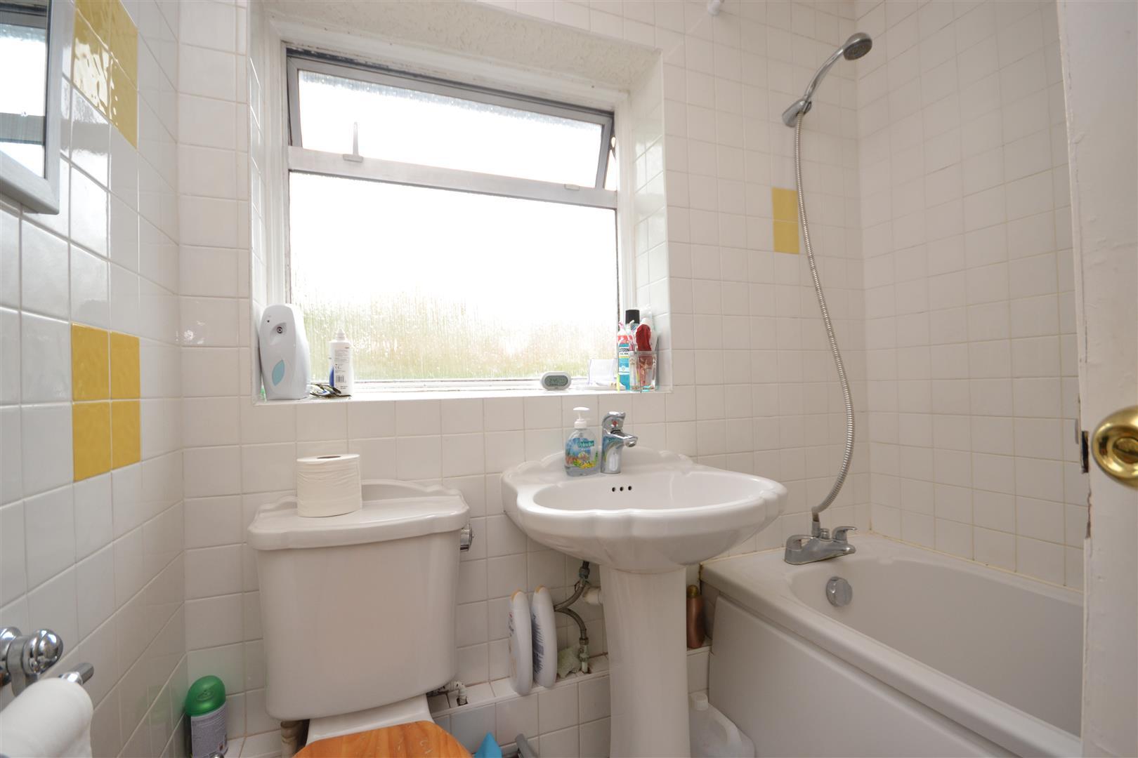 3 bedroom Semi-Detached House to rent - Martyn Gerrard