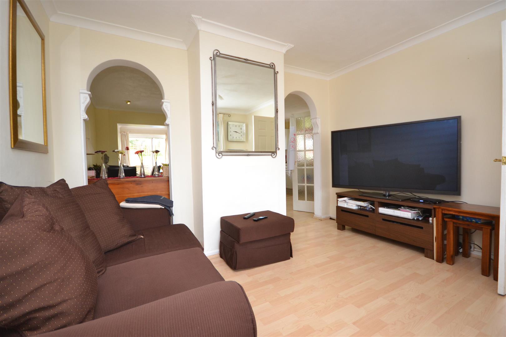 3 bedroom Semi-Detached House to rent - Martyn Gerrard