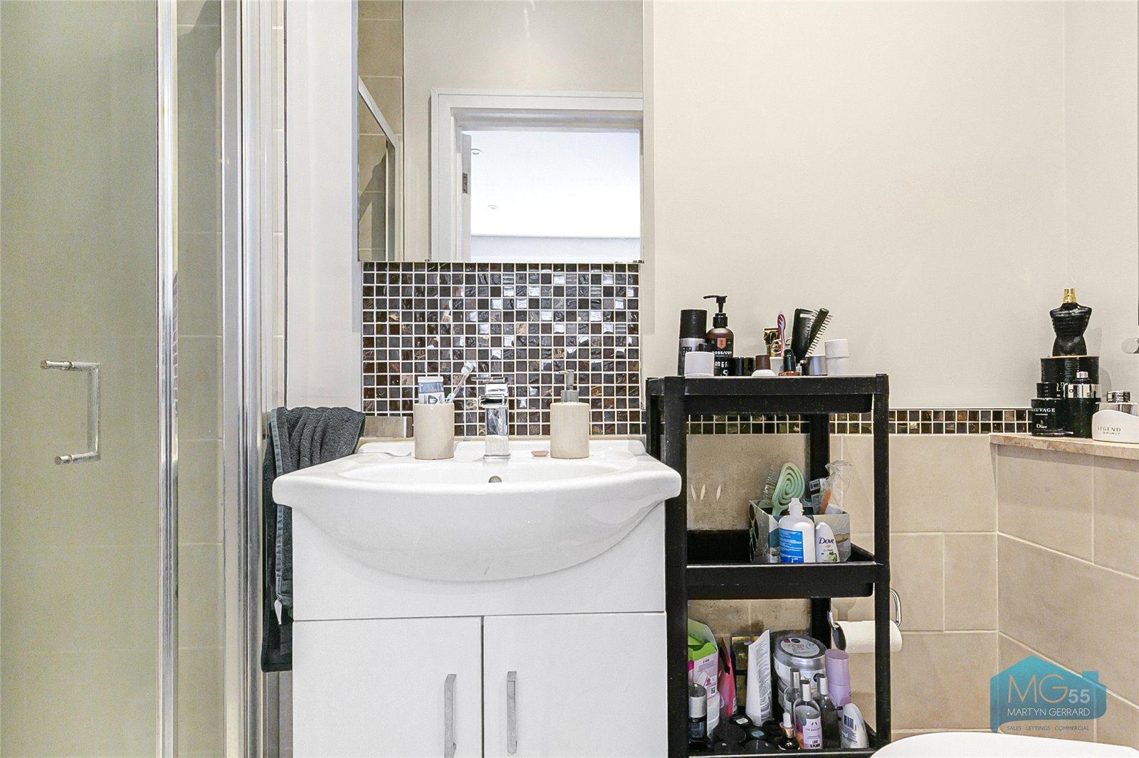 2 bedroom Ground Floor Flat to rent - Martyn Gerrard