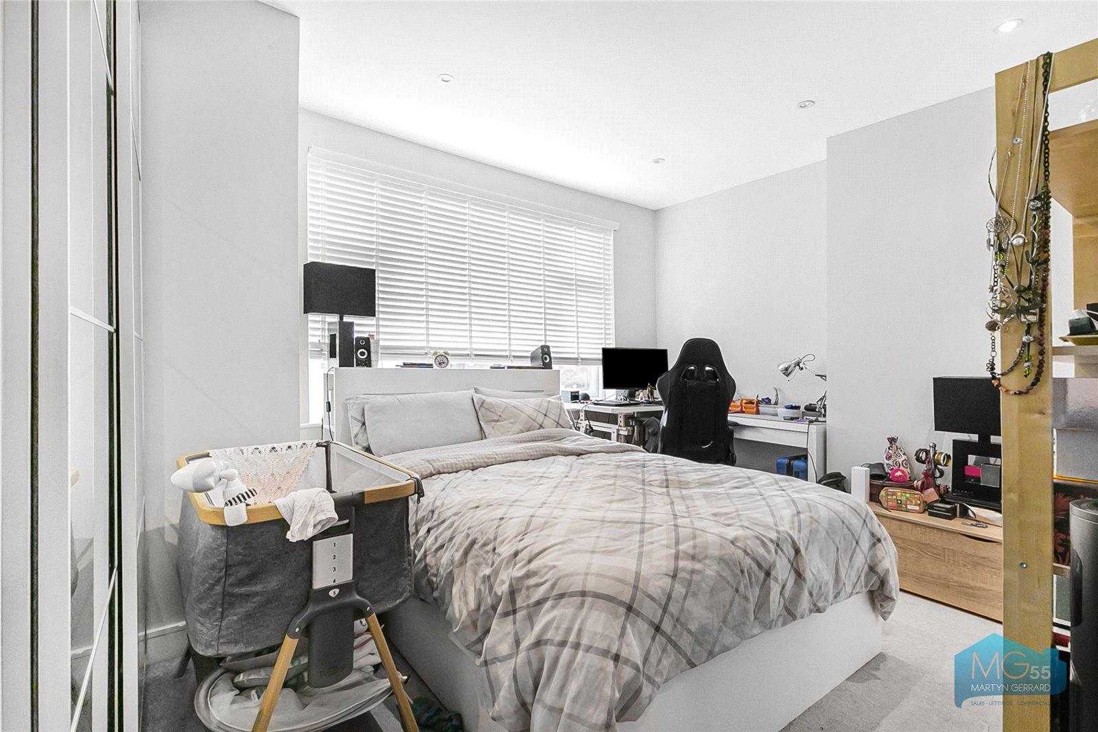 2 bedroom Ground Floor Flat to rent - Martyn Gerrard