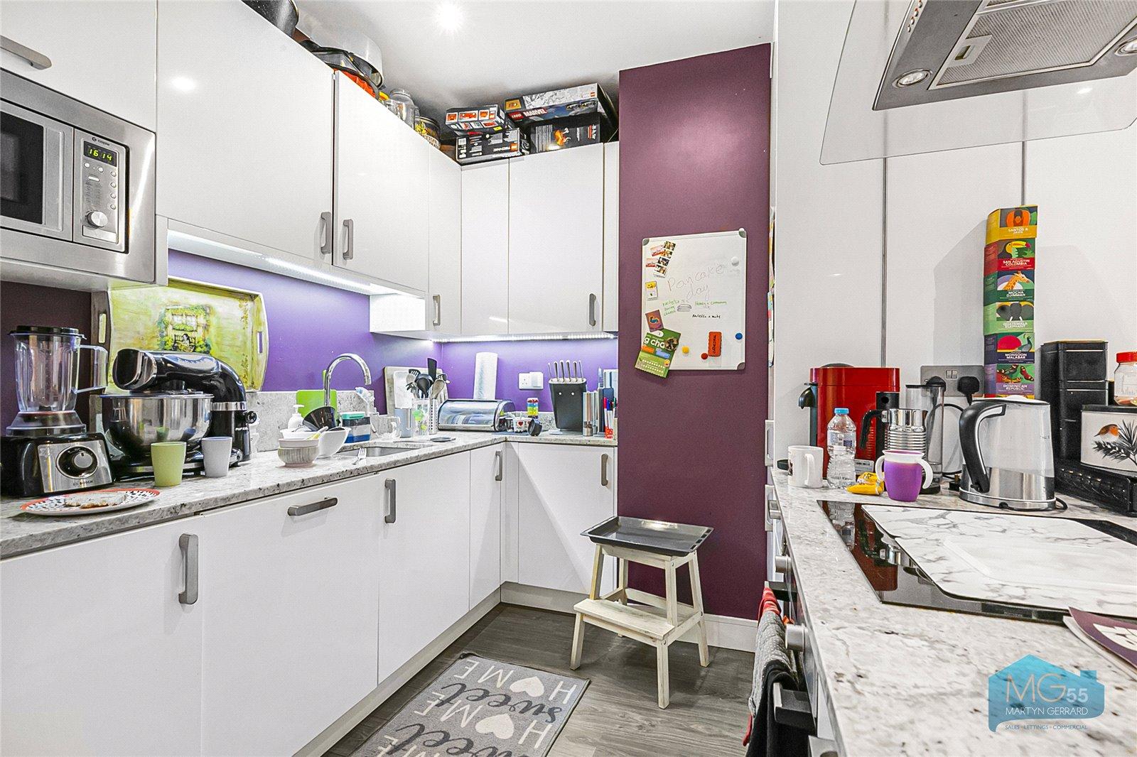 2 bedroom Ground Floor Flat to rent - Martyn Gerrard