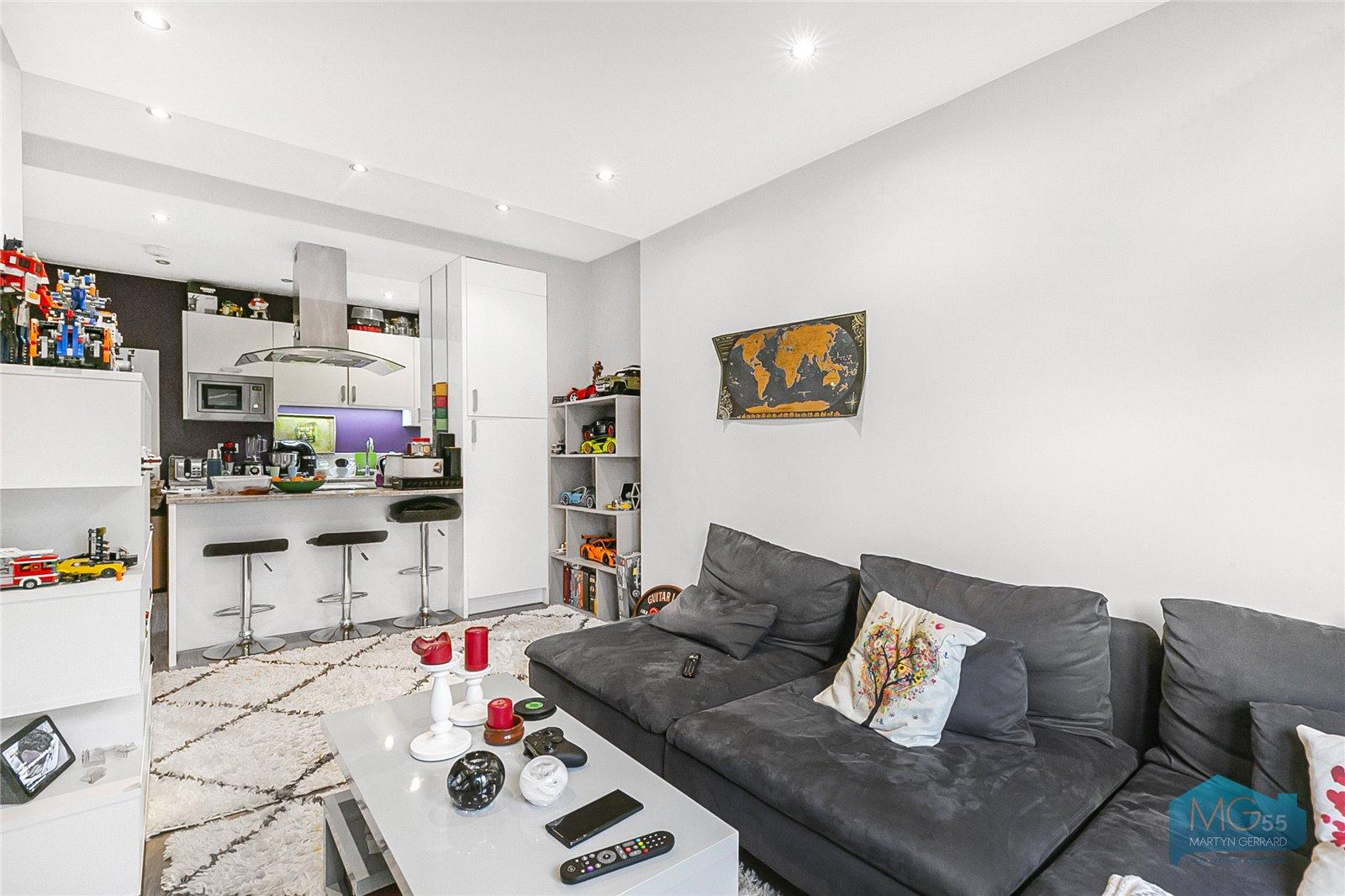 2 bedroom Ground Floor Flat to rent - Martyn Gerrard